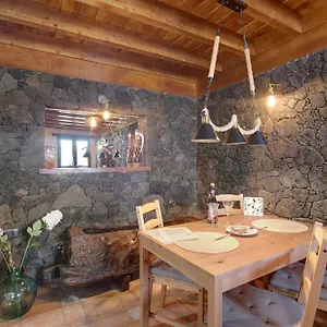 https://casa-ta-eulalia.in-canary-islands.com